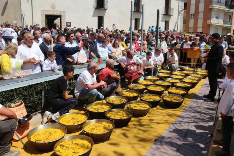Reparto de la Sopa del Santo en la fuente de San Francisco de Paula